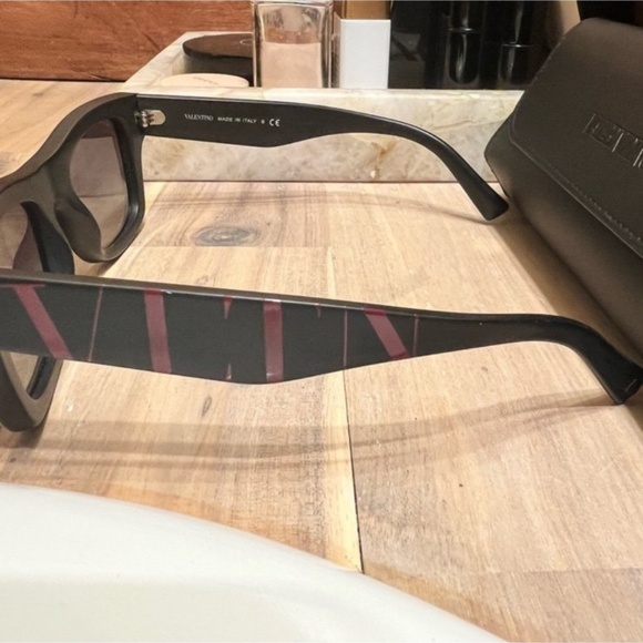 Valentino sunglasses - Picture 2 of 2